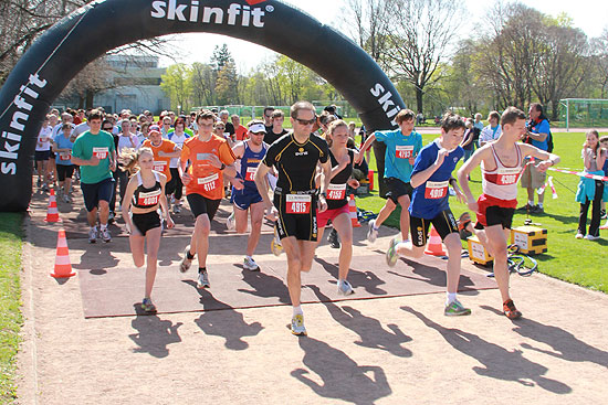 Start 6,8 km Lauf 2011 (©Foto: MartiN Schmitz)